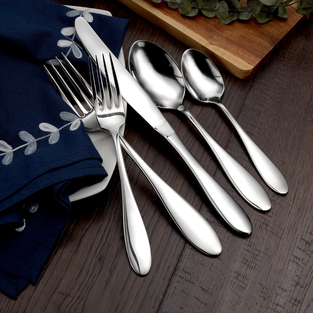 Betsy Ross - 5 Piece Place Setting - With Solid Handle Knife