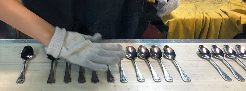 Inspecting spoons