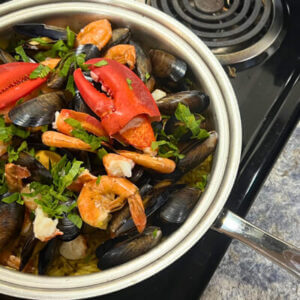 Seafood patella in pot